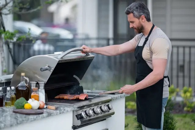 Vaření v letní kuchyni bez stálé vody je očistec: Těmto 3 kritickým chybám se raději vyhněte